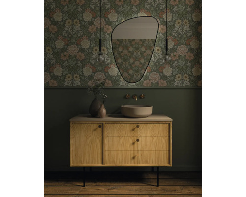 Salle de bains avec papier peint floral, meuble sous-vasque, vasque à poser et miroir