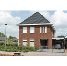 Einfamilienhaus mit Carport und Ziegeldach