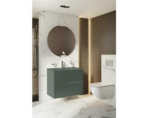 Salle de bains moderne avec meuble sous-vasque, miroir rond et WC suspendu pour une ambiance élégante.