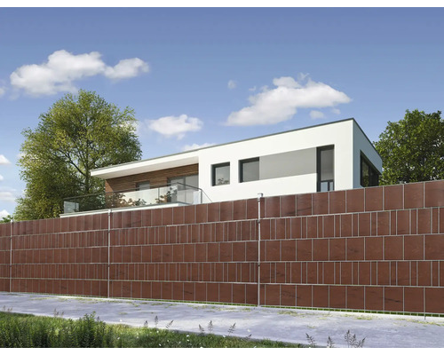 Clôture de jardin en panneaux devant une maison moderne