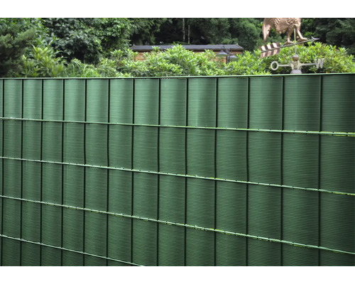 Clôture en treillis soudé avec lamelles occultantes