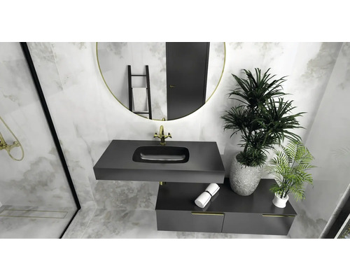 Salle de bains moderne avec lavabo, miroir et plantes