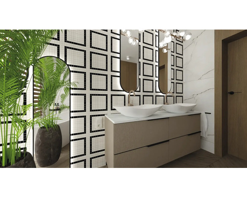 Salle de bain lumineuse avec meuble-lavabo, miroirs et carreaux de mosaïque