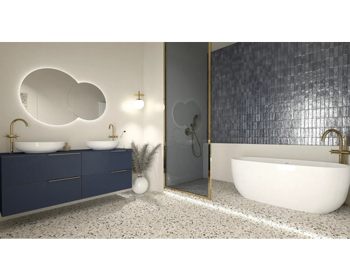 Salle de bain moderne avec double vasque, douche et baignoire îlot