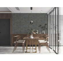 Esszimmer mit Esstisch, Stühlen und Sideboard aus Holz