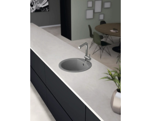 Évier de cuisine avec robinet dans une cuisine design moderne