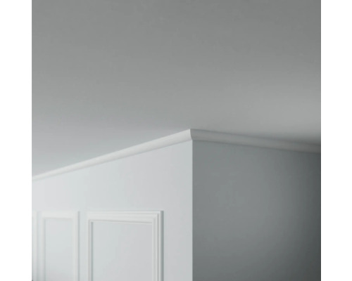 Vue en angle d''une pièce avec une moulure de plafond