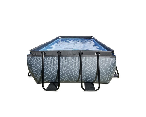 Rechteckiger Stahlrahmenpool mit Wasser