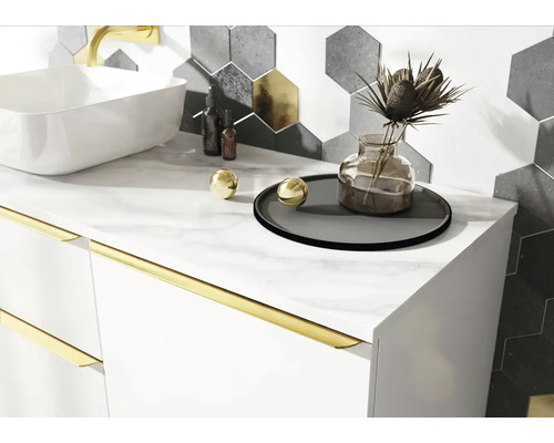 Salle de bains avec meuble-lavabo, vasque à poser et carreaux muraux hexagonaux