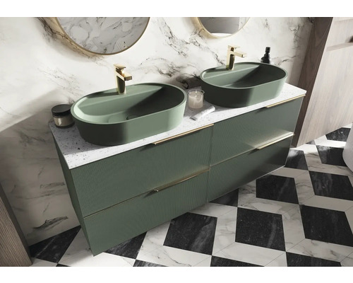 Salle de bains avec deux vasques à poser vertes, meuble sous-vasque, robinetterie et miroirs