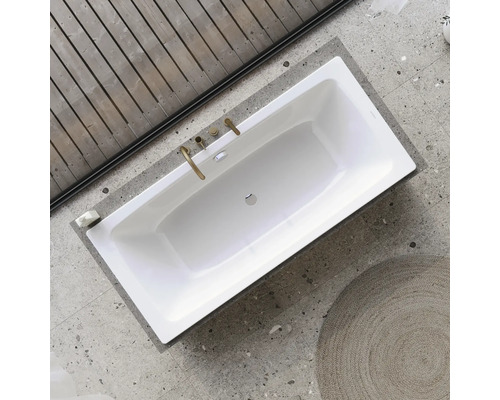 Vue de dessus d''une baignoire rectangulaire dans une salle de bains