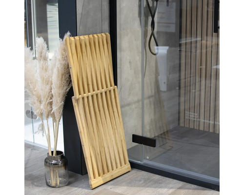 Zusammenklappbarer Badhocker aus Holz