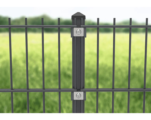 Clôture en treillis soudé avec poteaux et éléments de fixation