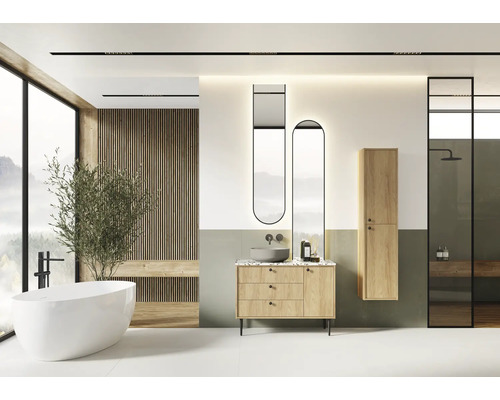 Modernes Badezimmer mit Badewanne, Waschtisch, Spiegeln und Dusche