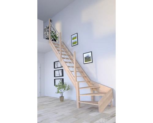 Escalier en bois avec rampe dans une pièce lumineuse