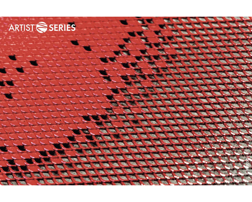 Vue détaillée d''une grille en métal déployé rouge