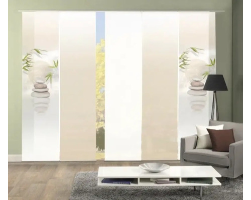 Wohnzimmer mit Schiebegardinen mit Steinmotiv