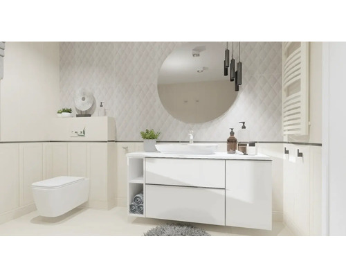 Salle de bains lumineuse avec toilettes, meuble-lavabo avec miroir et radiateur