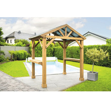 Holzpoolbar mit Dach und Stehtischen im Garten