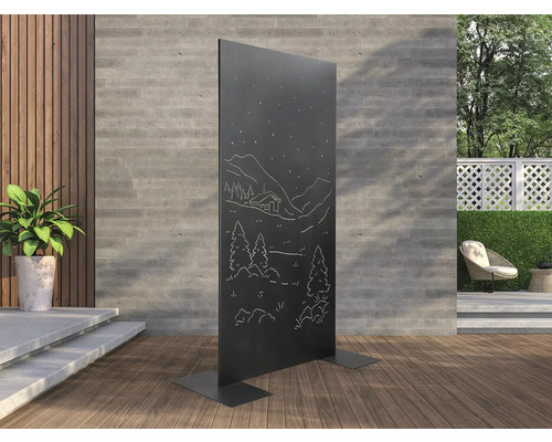 Paravent décoratif d''extérieur en métal avec motif de montagne sur une terrasse en bois