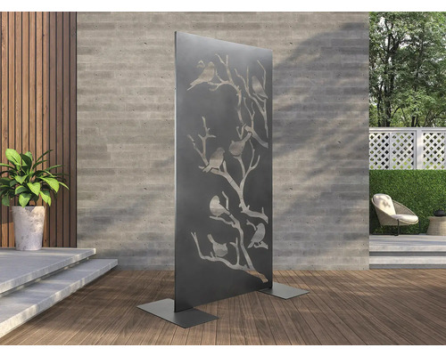 Paravent décoratif en métal avec motif d''oiseaux sur une terrasse