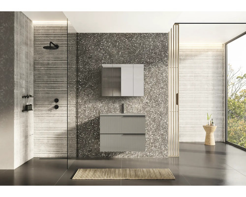 Salle de bain moderne avec douche, meuble sous-lavabo et armoire de toilette