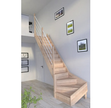 Escalier en bois avec rampe dans une pièce lumineuse