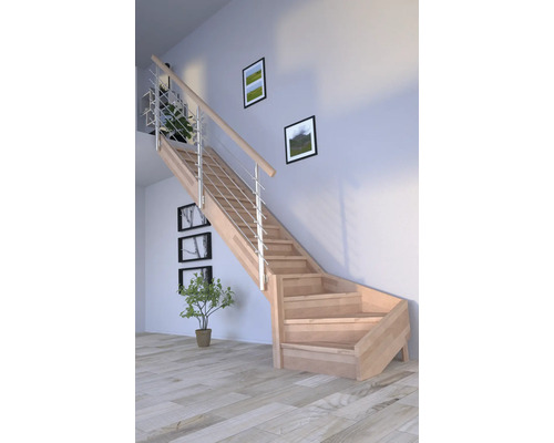 Escalier en bois avec rampe en métal dans une pièce lumineuse