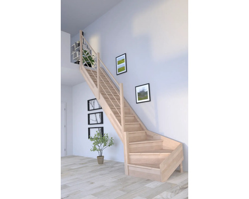 Escalier en bois dans une pièce à vivre avec rampe et décoration murale.
