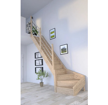 Escalier en bois avec rampe dans une pièce lumineuse