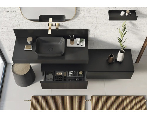 Vue de dessus d''une salle de bains avec lavabo, miroir, espace de rangement et sèche-serviettes