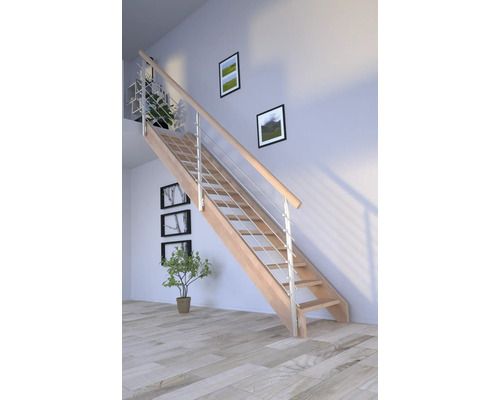 Escalier en bois avec rampe en métal dans un espace de vie