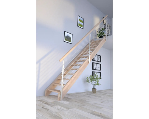 Escalier en bois avec rampe en métal dans une pièce lumineuse