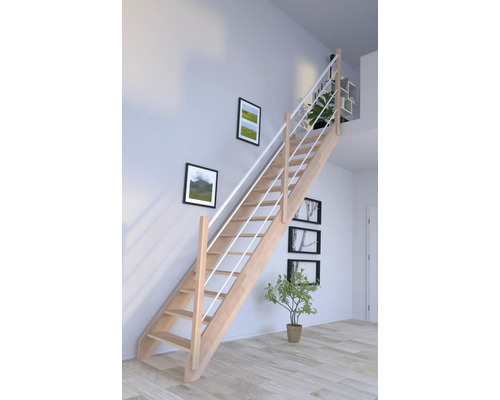 Escalier en bois avec rampe blanche dans une pièce lumineuse