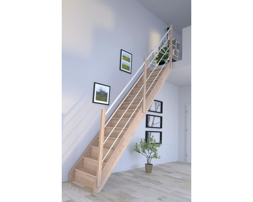 Escalier en bois avec rampe dans une pièce lumineuse