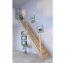 Escalier en bois avec rampe en acier inoxydable dans une pièce lumineuse avec des tableaux au mur et des plantes