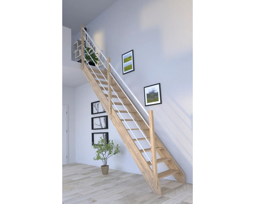 Escalier en bois avec rampe blanche dans une pièce lumineuse