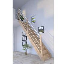 Escalier en bois avec rampe blanche dans une pièce lumineuse
