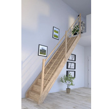 Escalier en bois avec rampe dans une pièce lumineuse