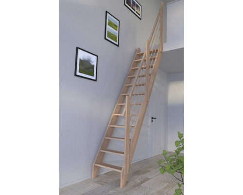 Vue d''une pièce avec un escalier en bois permettant d''économiser de l''espace