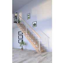 Escalier en bois avec rampe en métal dans une pièce lumineuse avec décoration