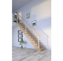 Escalier en bois avec rampe en acier inoxydable dans une pièce lumineuse
