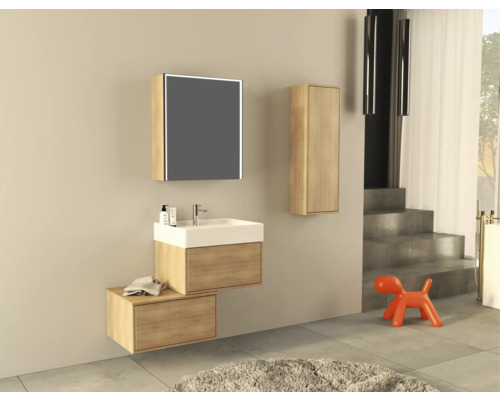 Salle de bain avec lavabo, armoire de toilette et armoire suspendue en décor bois clair
