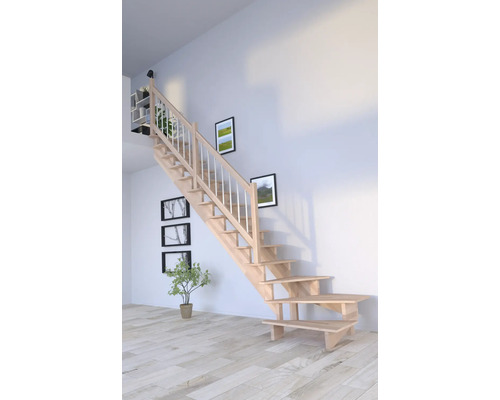 Escalier en bois dans une pièce lumineuse avec des tableaux au mur