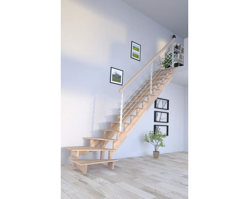 Escalier en bois avec garde-corps en métal dans une pièce lumineuse