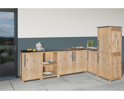 Holz-Aussenküche mit Arbeitsplatte und Stauraum