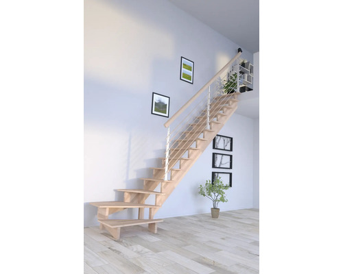 Escalier en bois avec rampe métallique dans une pièce lumineuse