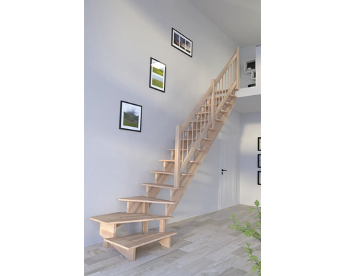 Escalier en bois avec rampe dans un intérieur.