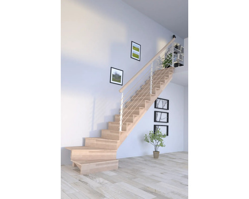 Escalier en bois avec rampe dans une pièce lumineuse