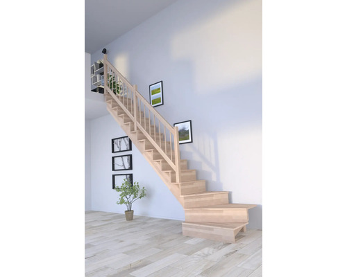 Escalier en bois dans une pièce avec des tableaux au mur